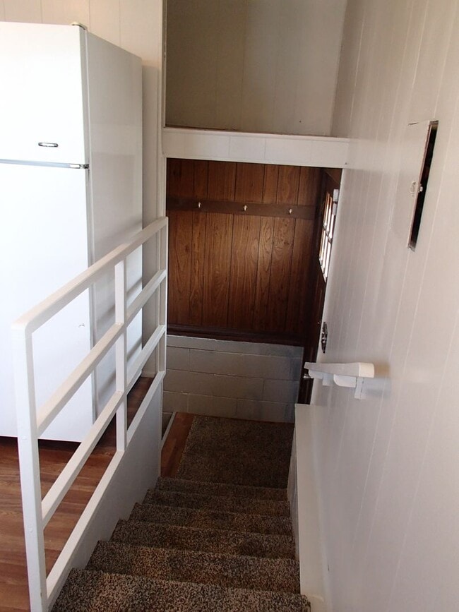 Building Photo - Larger 2 bedroom, 2 bathroom home! Pet Fri...