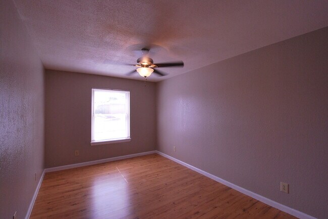 Building Photo - Single Family Home