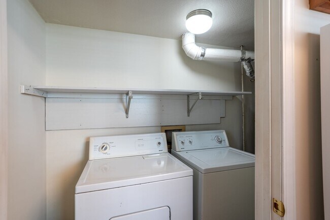 Building Photo - 2612-2614 Northampton Dr.