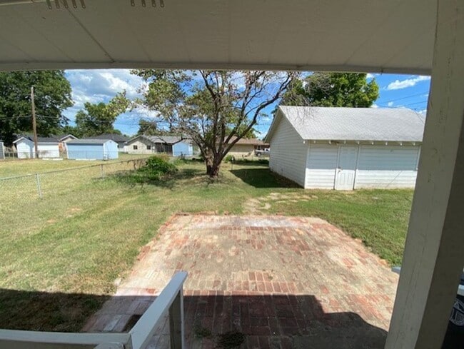 Building Photo - 3 Bed, 2 Bath Corner Lot in Tulsa!