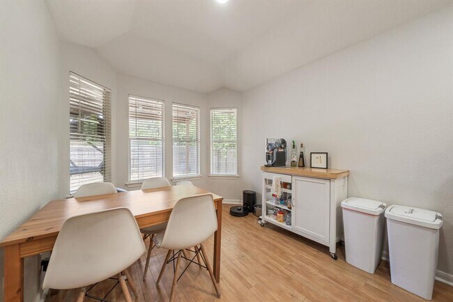 Building Photo - 301 Zebra Dr