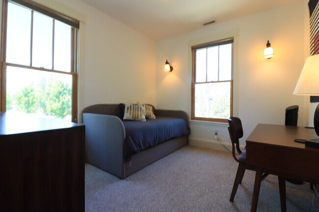 Building Photo - Fully Furnished home in Sisters Oregon