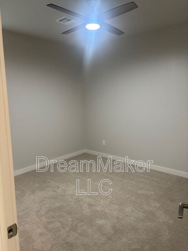 Building Photo - 1002 Riva Pkwy