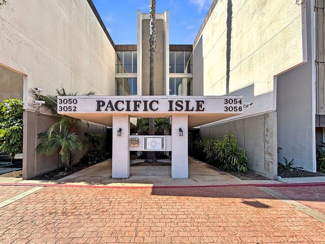 Building Photo - 1BD/1BA Condo in Point Loma Heights w/ Res...