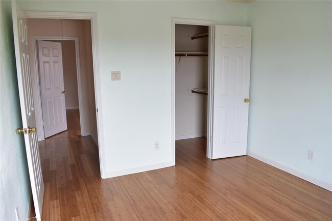 Building Photo - 3610 Barkers Crossing Ave