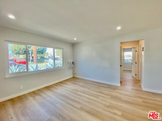 Building Photo - 11700 Dorothy St