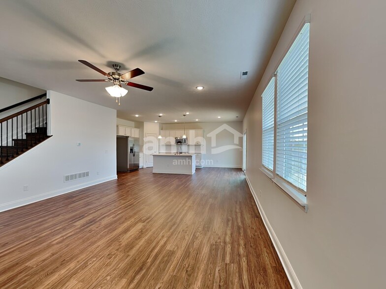 Building Photo - 1056 Castor Dr