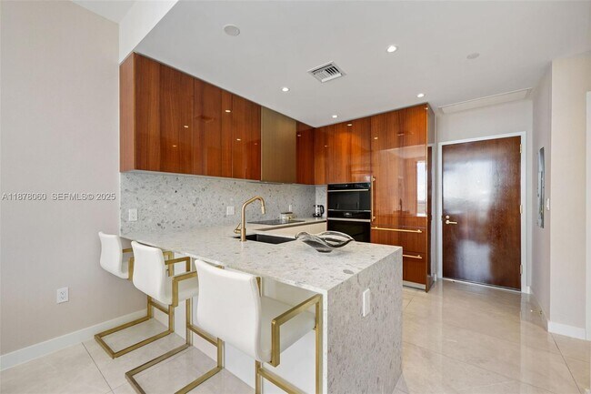 Building Photo - 2678 Tigertail Ave