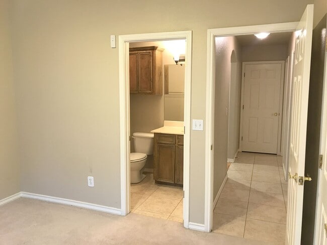 Building Photo - 15313 Guadalupe River Dr