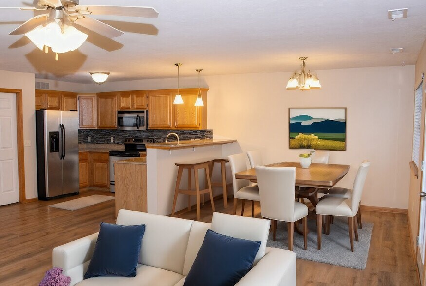 Building Photo - 8248 S 85th St