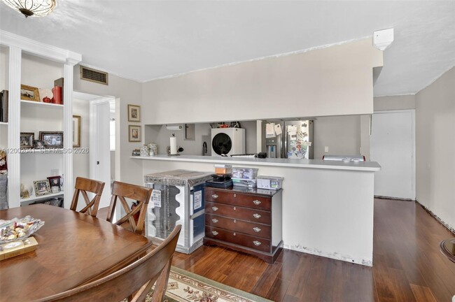 Building Photo - 5240 NE 6th Ave