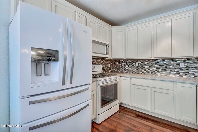 Building Photo - 9208 Shaver Dr