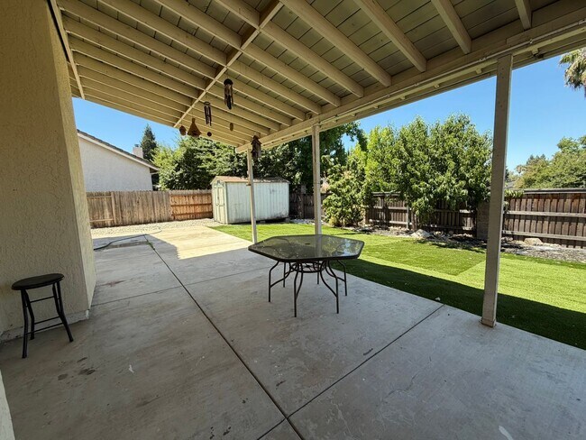 Building Photo - AVAILABLE NOW! Come view this 5 Bedroom single family home in Rocklin!