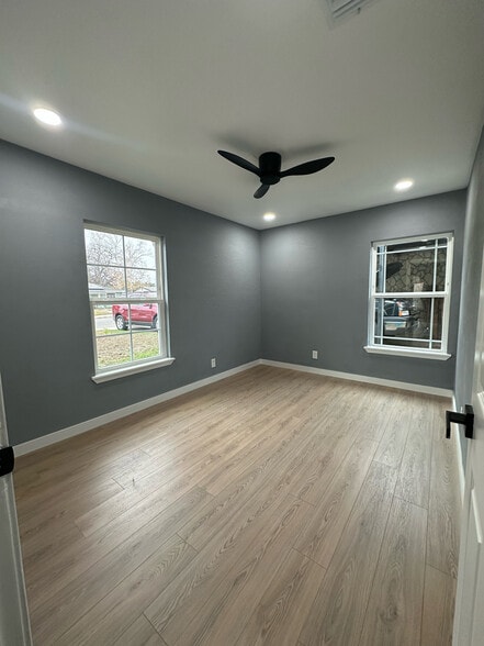 Building Photo - 430 Sussex Ave