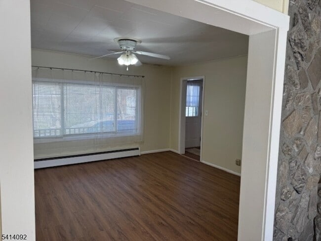 Building Photo - 44 Oak St