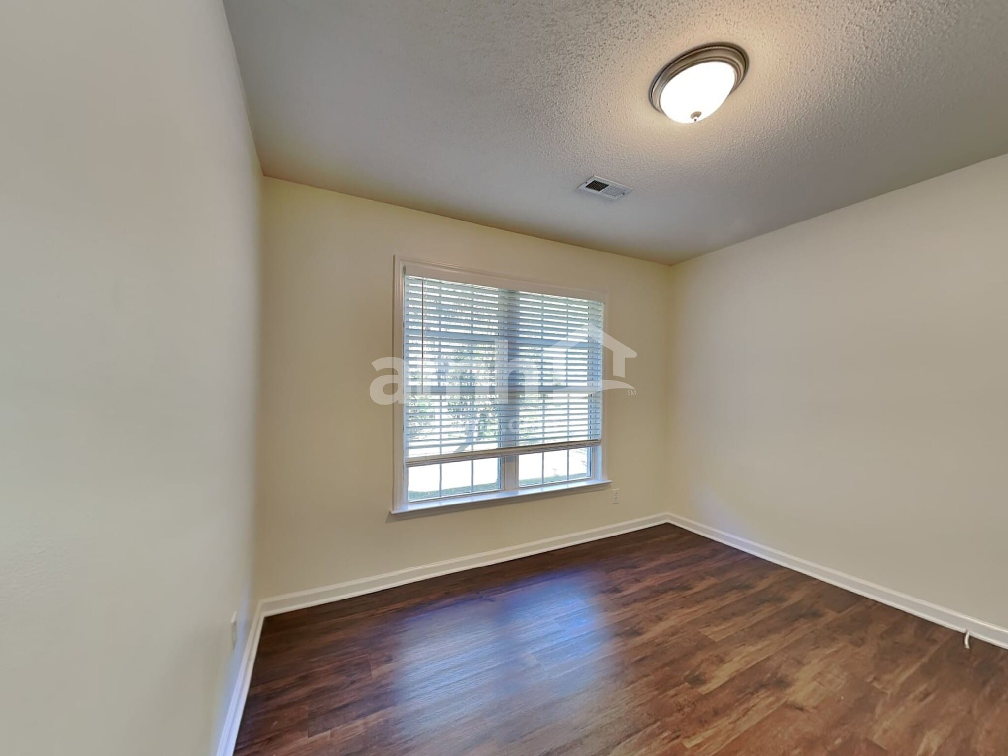 Building Photo - 5918 Highland Grove Dr