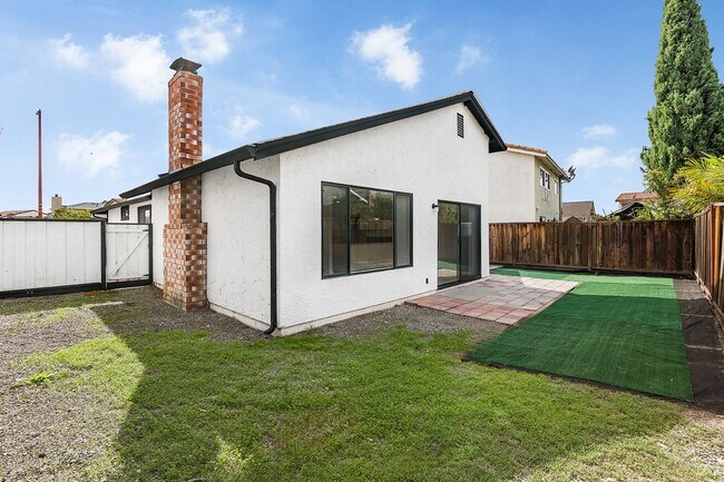 Building Photo - Just Renovated: Stunning 3-Bedroom, 2-Bath...