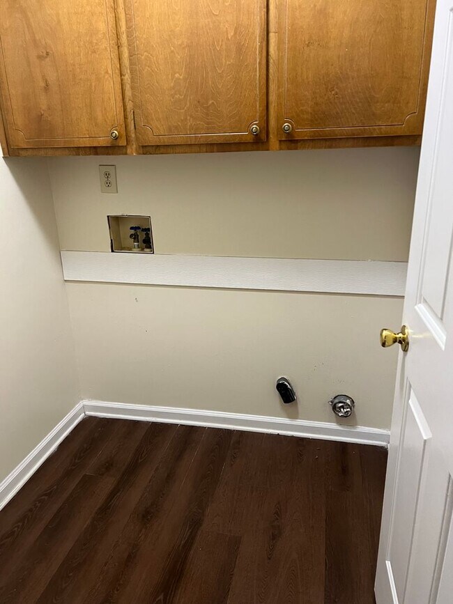 Building Photo - 105 Gala Ct
