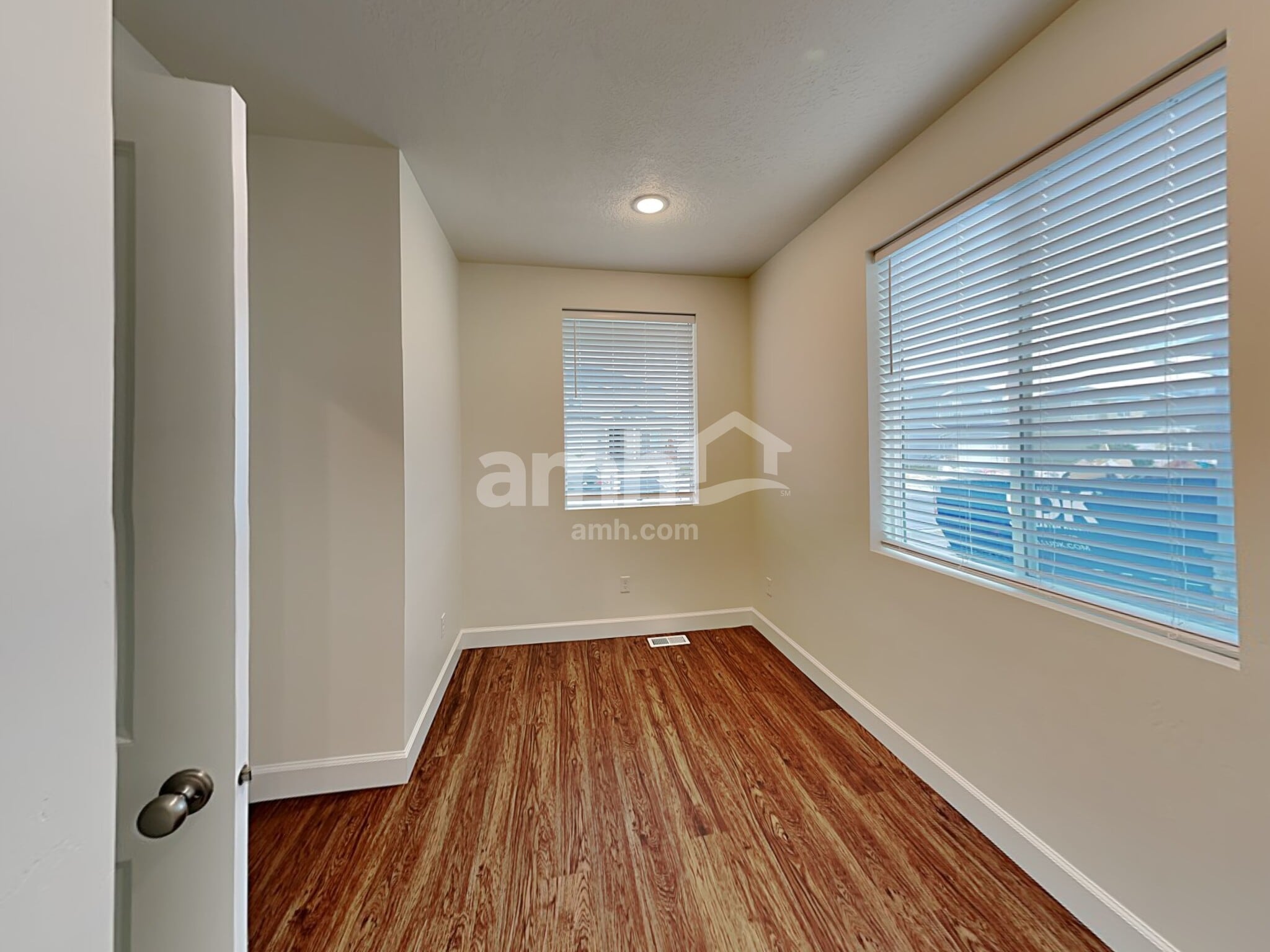Building Photo - 2403 E Surry Way
