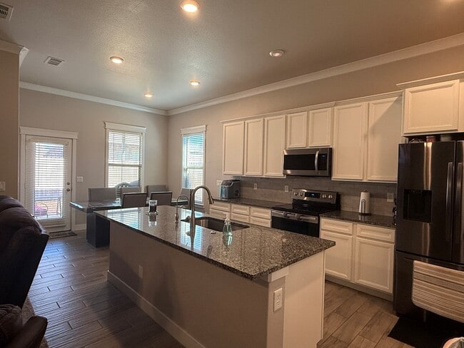 Building Photo - 1 Cheyenne Ct