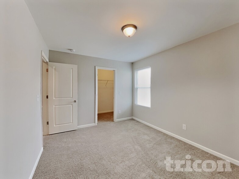 Building Photo - 1711 Sawtooth Ct