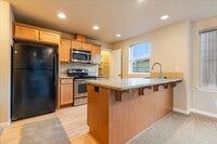 Building Photo - Modern Townhome Near the Willamette River