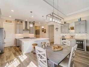 Building Photo - 714 16th Ave E