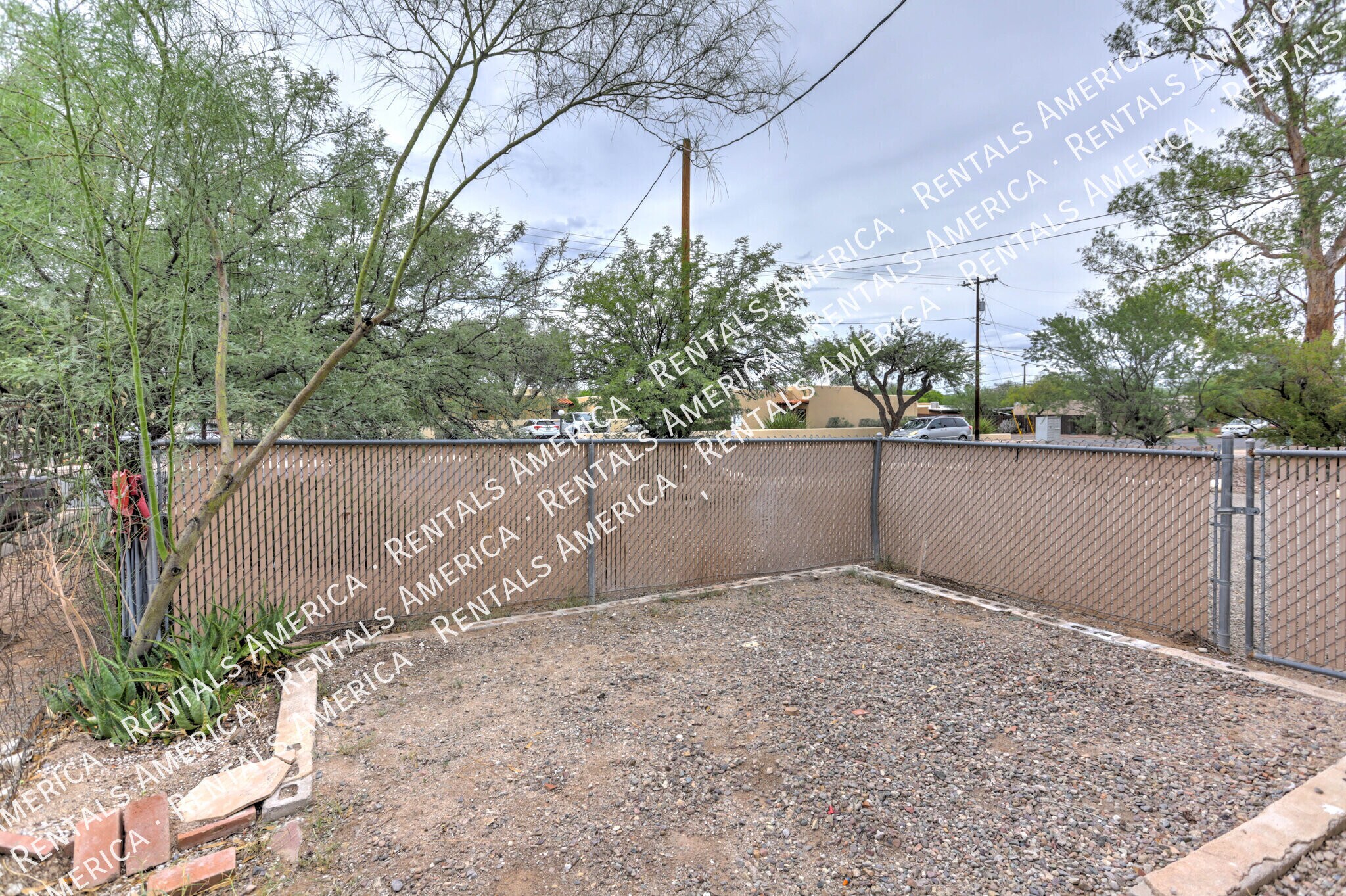 Building Photo - 3040 N Sparkman Blvd