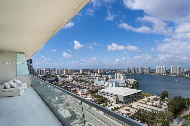 Building Photo - 18501 Collins Ave