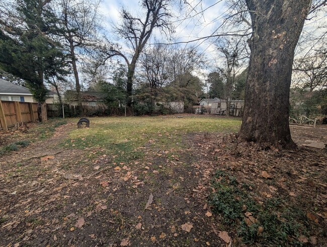 Building Photo - Charming  in Monroe's Garden District