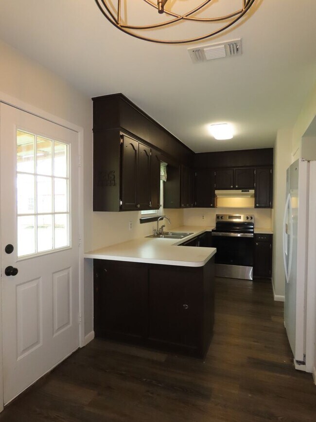 Building Photo - Spacious 4-Bedroom Home in Whitehouse ISD – Pet-Friendly with Large Fenced Yard! Bonus: Lawncare ...