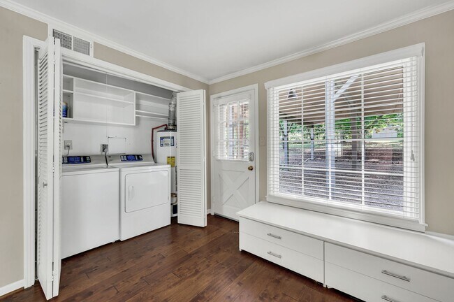 Building Photo - 5040 Stillwood Dr