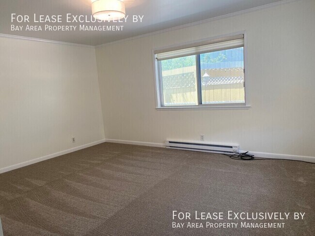 Building Photo - 2048 Eucalyptus Ave
