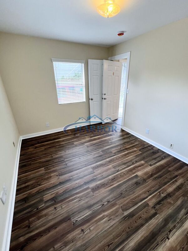 Building Photo - 1504 Madrid Ave