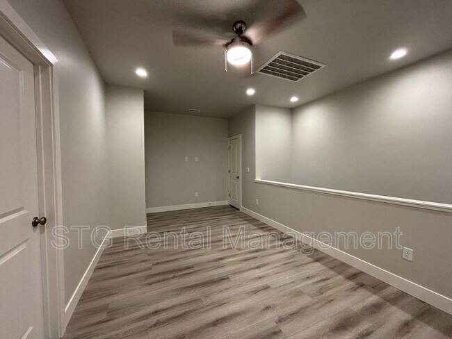 Building Photo - 983 S 4380 W