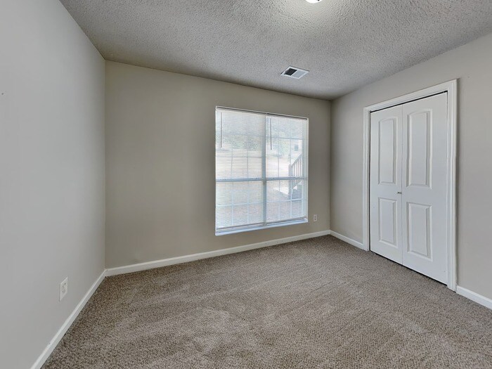 Building Photo - 4145 Riverbank Ct