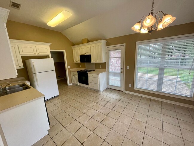 Building Photo - 3/2 available in Brandon Farmington Station!!