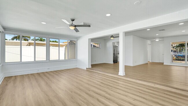 Building Photo - 2141 NE 63rd Ct