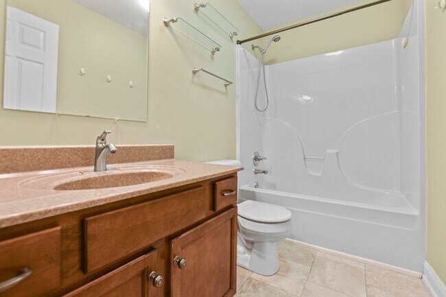Building Photo - Dog Friendly Three Bedroom with Bonus!