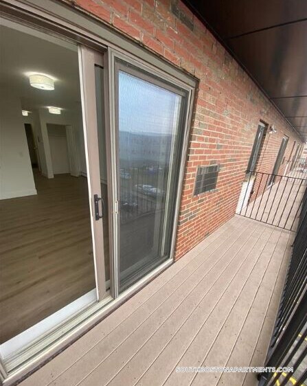 Building Photo - 741 E 6th St