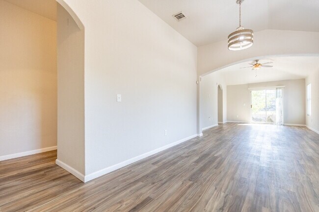 Building Photo - 9802 Vandenberg Way