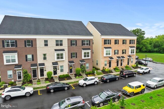 Building Photo - 204B Dock St