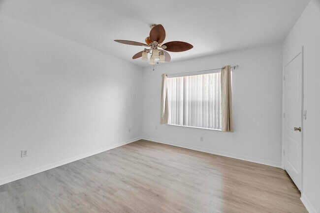 Building Photo - 106 SW Peacock Blvd