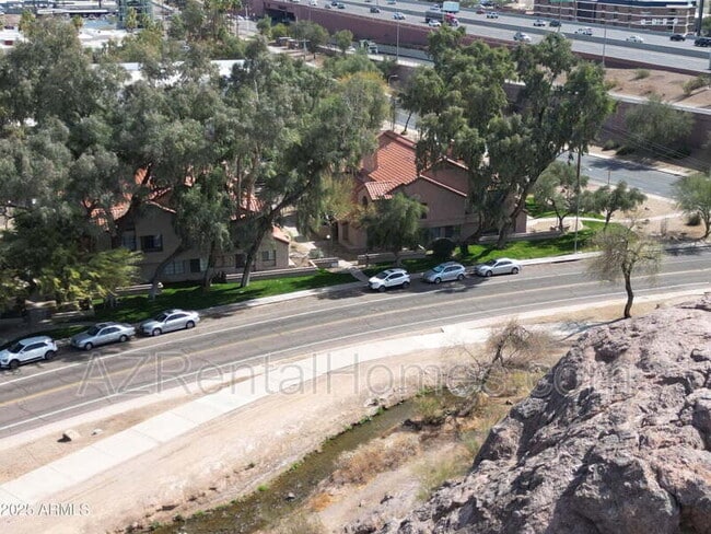 Building Photo - 609 E Mesquite Cir