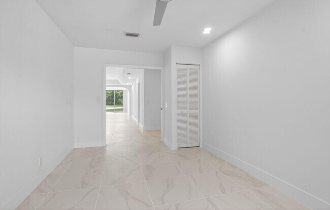 Building Photo - 9151 Pine Springs Dr
