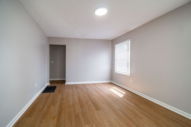 Building Photo - 2204 Howey Rd