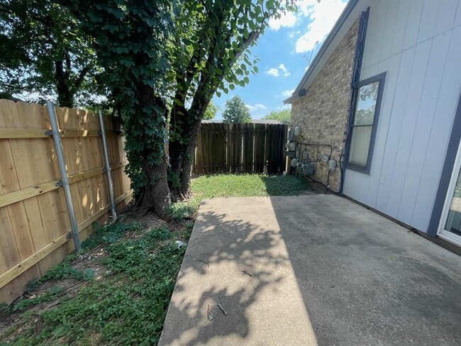 Building Photo - 318 W William Cannon Dr