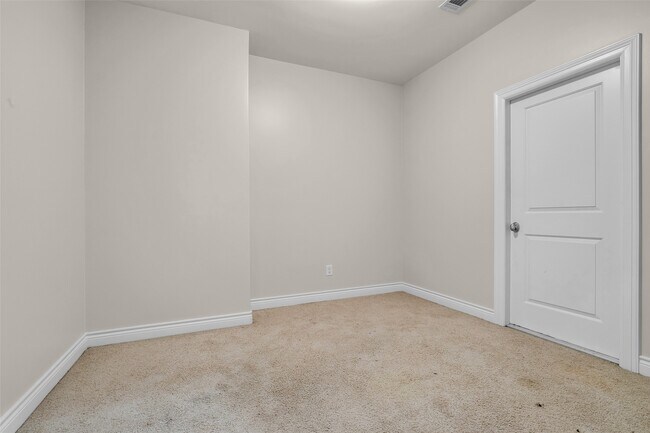 Building Photo - 5114 Rose St