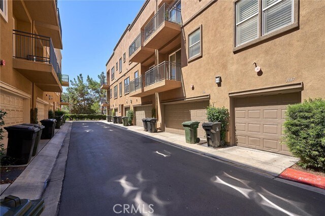 Building Photo - 1139 Elfstrom Dr