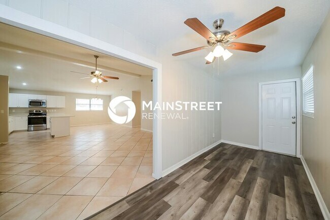 Building Photo - 3 Bedroom Pet-Friendly Home in SARASOTA, FL with Main Street Renewal